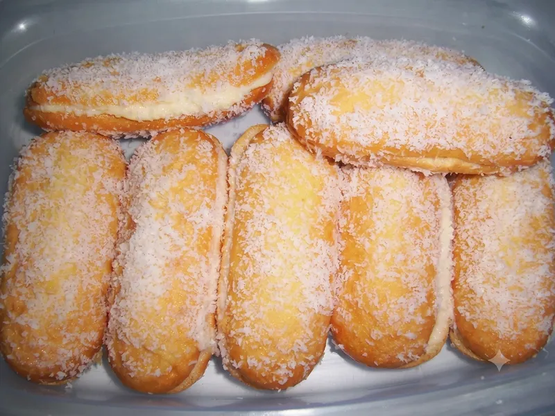 Bizcochos de coco rellenos de flan — Peña Las Quinceañeras