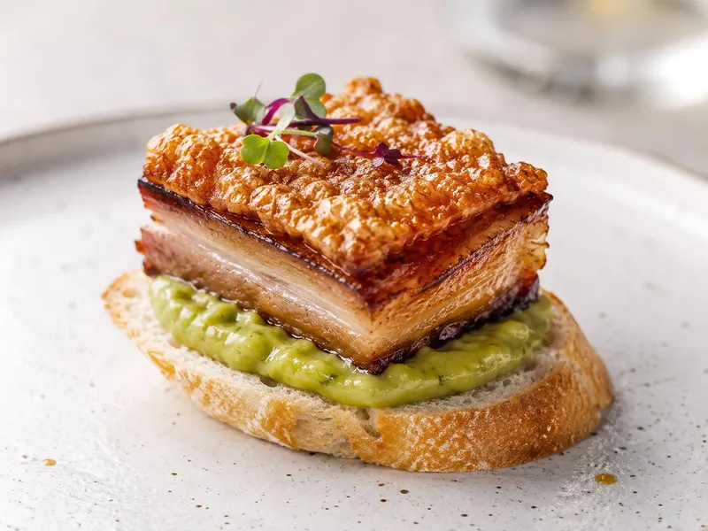 Torreznos con guacamole — Peña Los Pachones